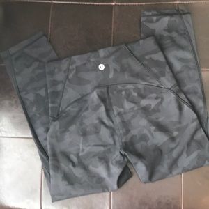 Lululemon train times 19 inseam camo